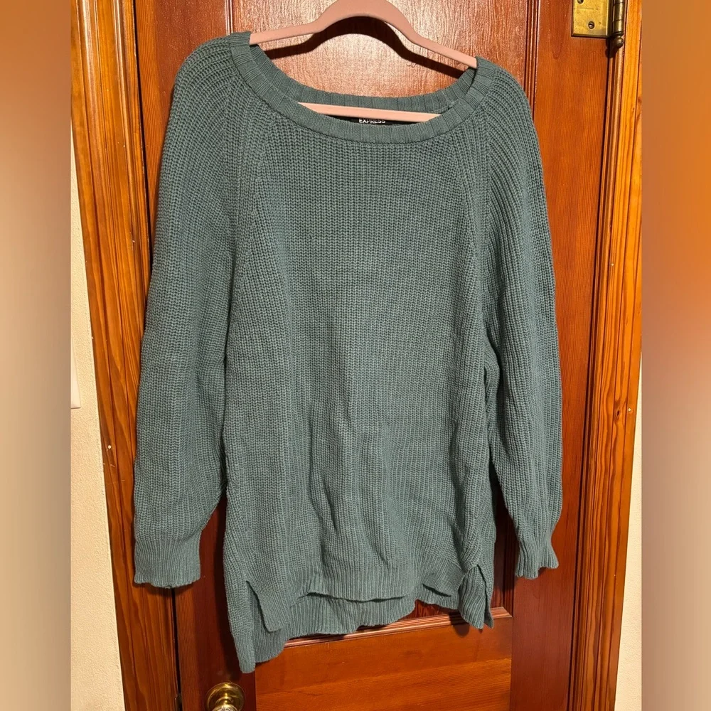 EXPRESS Women’s Teal Green Crew Neck Knitted Sweater Size Medium - Picture 1 of 6